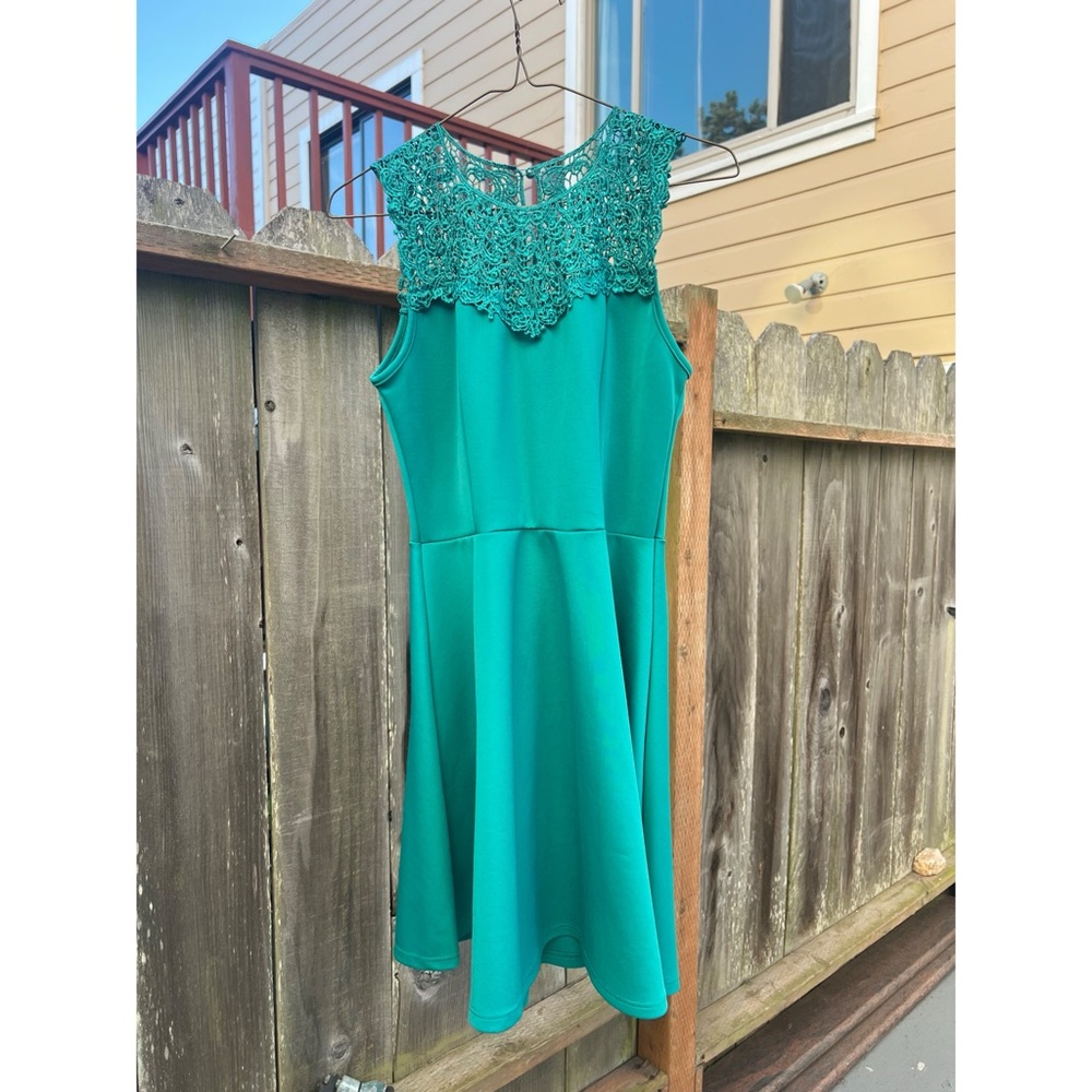 Elegant Green Sleeveless Dress